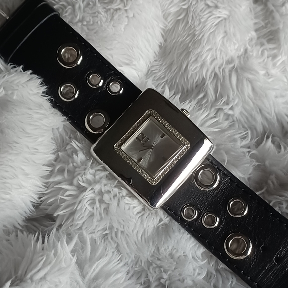 Woman's Guess Watch - Picture 3 of 16